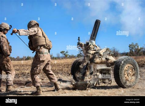 Marines fire a 120mm mortar Stock Photo - Alamy