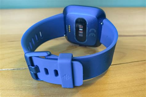 Fitbit Versa Lite Review: Trimmed-down With Features You Need | Digital Trends