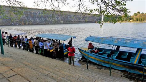 Mysore,Karnataka,India-February 12 2022: Tourists Enjoying Boat Trip Around Fountain in KRS Dam ...