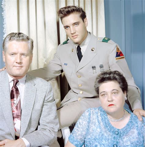 Elvis Presley his with parents (circa 1959) : r/OldSchoolCool