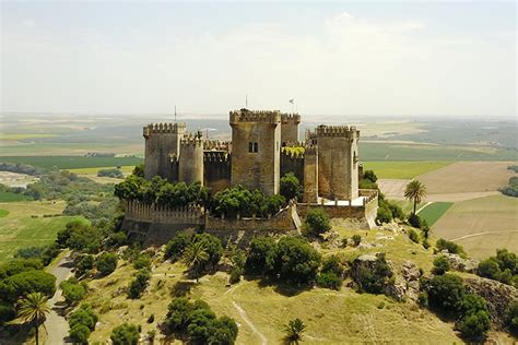 10 Facts About Medieval Castles | History Hit