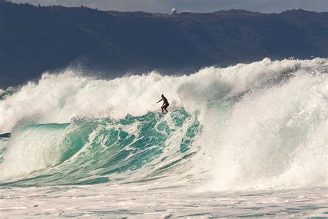 Banzai Pipeline surfing photos from Oahu, Hawaii - MitchTobin.com