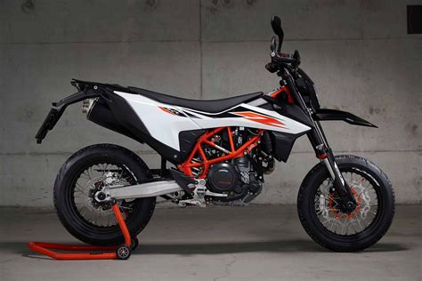 KTM 690 SMC R Review (2021)