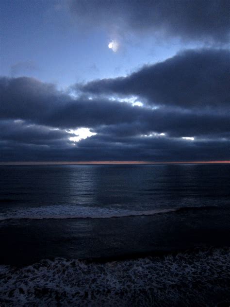 Moonlight over Moonlight Beach. How many moonsets have you seen at Moonlight Beach? https://www ...