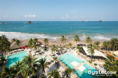 Park Royal Beach Resort Ixtapa Review: What To REALLY Expect If You Stay