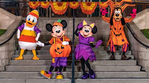 Mickey and Friends Debut New ‘Homemade’ Halloween 2022 Costumes at Disneyland - Disneyland News ...