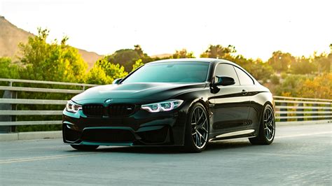 BMW F82 M4 Coupe Sports Car - XFXWallpapers