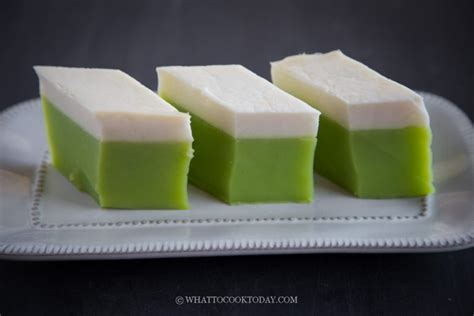 Kuih/Kue Talam Pandan (Steamed Coconut Pandan Cake)