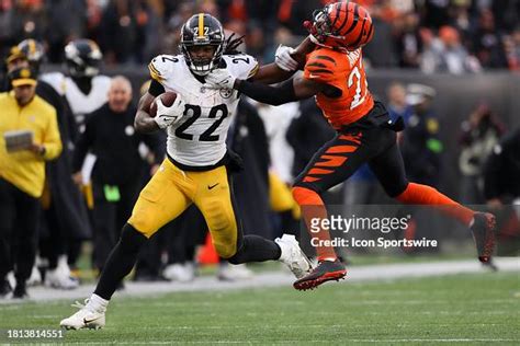 Pittsburgh Steelers running back Najee Harris stiff-arms Cincinnati... News Photo - Getty Images