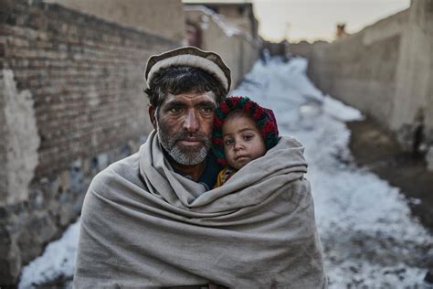 Displaced Afghan families return to destruction and hunger in Helmand | UNHCR