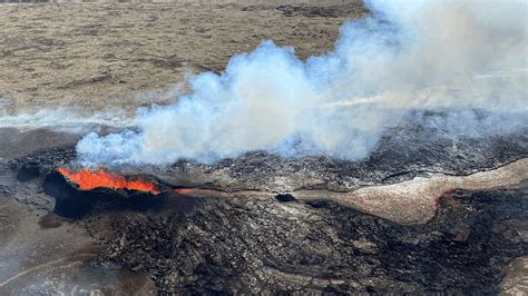 Iceland volcano: 2,000 tremors in 48 hrs spur threat of eruption