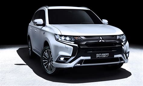 Mitsubishi Outlander Plug-in Hybrid is "All-Wheel Drive Car of the Year 2020" | Spare Wheel