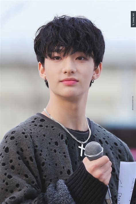 Hwang Hyunjin Stray Kids | Celebrities funny, Straykids hyunjin photoshoot, Stray kids fashion