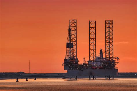 Oil Rig at Sunset · Free Stock Photo