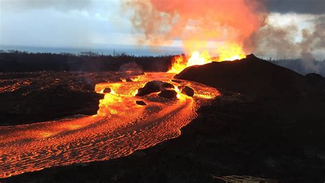 Download Lava Flow From Kilauea Volcano Wallpaper | Wallpapers.com