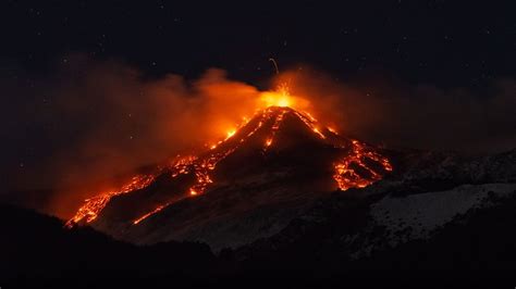 Striking new video captures moment when Mount Etna recently erupted | Live Science