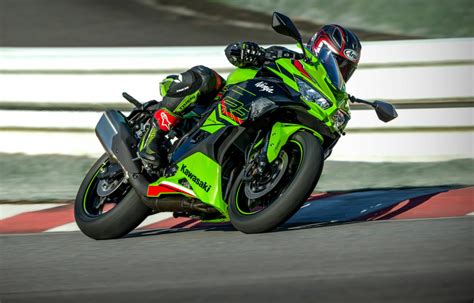 Video: Take A Closer Look At The All-New 2023 Kawasaki Ninja ZX-4RR - Roadracing World Magazine ...