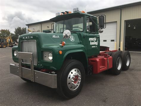 Old Mack Trucks - Vintage Big Rig Trucks