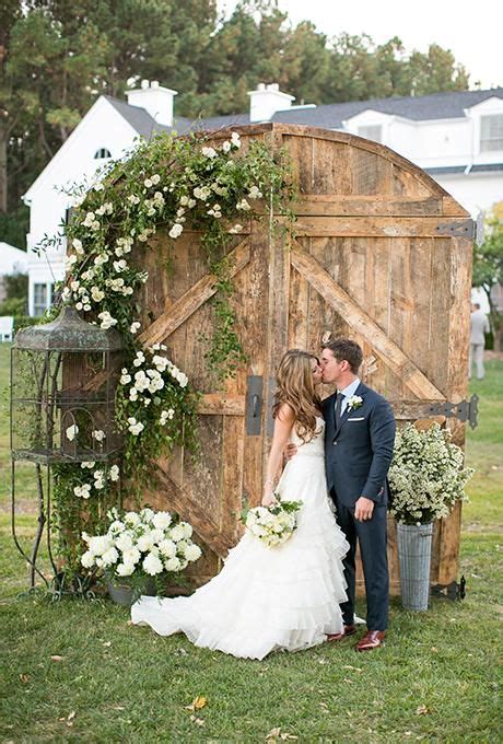 35 Rustic Old Door Wedding Decor Ideas for Outdoor Country Weddings | Deer Pearl Flowers