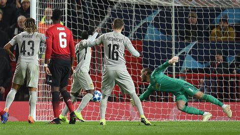 Football news - WATCH: David De Gea produces sensational 'save of the year' - Eurosport