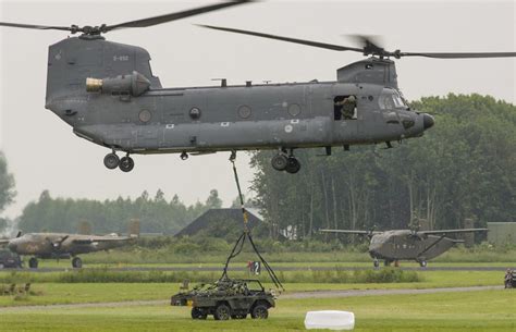 Top 10 Largest Military Transport Helicopters - Crew Daily