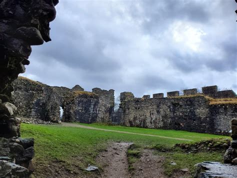 Inverlochy Castle (c. 1280), Fort William, Scotland (March 2020) [OC] [4032x3024] : castles