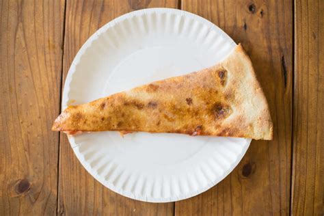 Folding Pizza Slices - The Case Against Folding Pizza - Thrillist