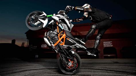 Bike Stunt Wallpapers - Top Free Bike Stunt Backgrounds - WallpaperAccess