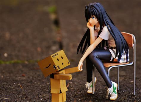 Fotos gratis : niña, triste, Danbo, consuelo, silla, sentar, pensativo, Anime, ver, figura ...