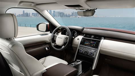 The Luxurious 2017 Land Rover Discovery Interior