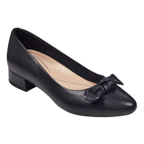 Easy Spirit Calasee Leather Low Heel Dress Shoes in Black Leather (Black) - Lyst