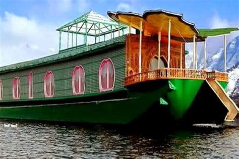 Houseboats In Kashmir: A Treat For Nature Buffs And Adventurers