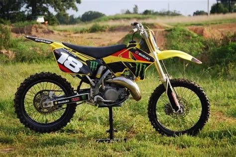 2001 suzuki rm 125 dirt bike TOTALLY RACE READY for sale on 2040-motos