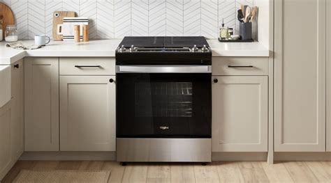 Slide-In vs. Freestanding Ranges: What’s the Difference? | Whirlpool