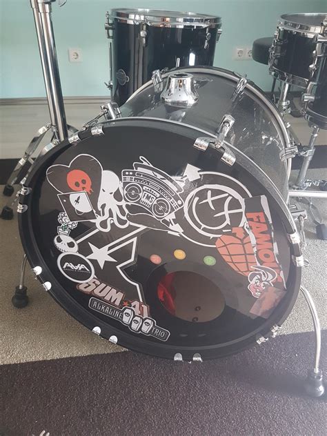 Custom made stickers for my bass drum. What do you guys think? :) : r/Blink182