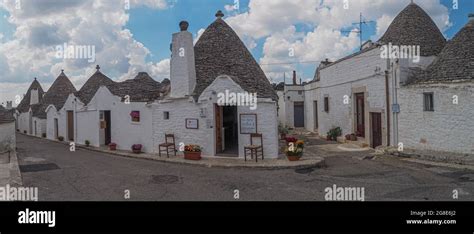 Typical trulli houses in Alberobello, Apulia, Italy Stock Photo - Alamy