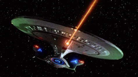 Video Explores How Enormous The U.S.S. Enterprise-D is From STAR TREK ...