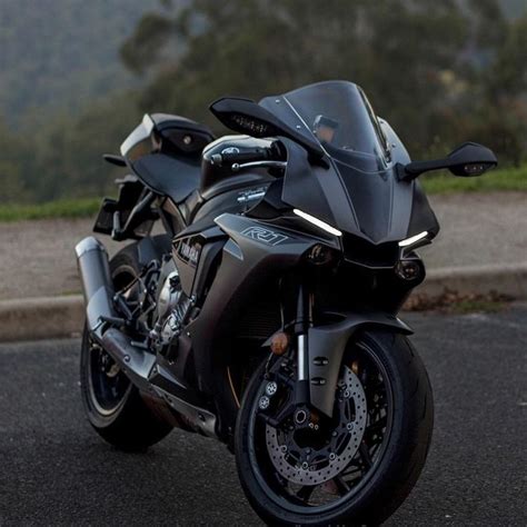 Black on black🔥 YAMAHA R1 #superbikes2016 | @divinebikers | Motorcycle ...