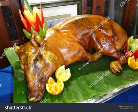 Lechon Baboy Roast Pig Whole Roast ภาพสต็อก 660106828 | Shutterstock