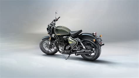 Royal Enfield debuts Shotgun 650 production version