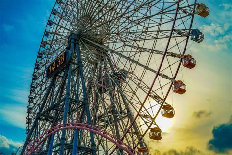 Minato Mirai of the Ferris Wheel and Cosmo Clock Sunset Stock Photo ...