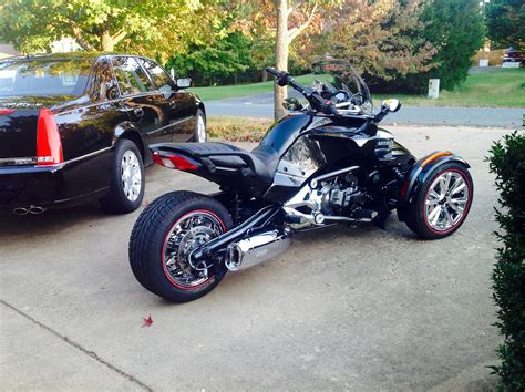 Love that black! | Can am spyder, Trike motorcycle, Reverse trike