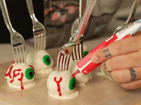 How to Make Eyeball Cake Pops | Hy-Vee