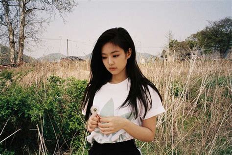 Blackpink-Jennie-Adidas-Instagram-Photo-5