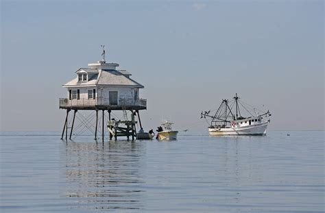 Preserving Middle Bay Light: Inspection finds the lighthouse structure is about 90 percent ...