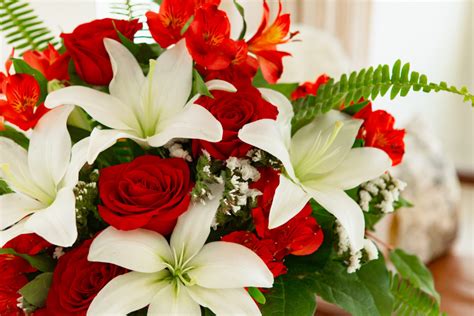 A Husband's Guide to Picking the Best Valentine's Day Bouquet | Teleflora Blog