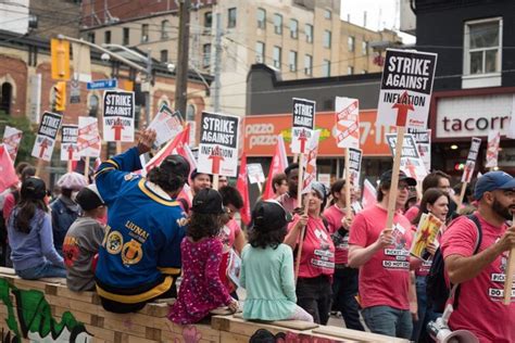 Toronto Labour Day parade highlights how Gen Z is revitalizing the workers' movement | CBC News