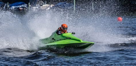 Different Types of Powerboat Racing - The Urban HousewifeThe Urban Housewife