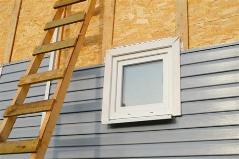 How to install Vinyl Siding Around Windows - detailed instructions | J ...