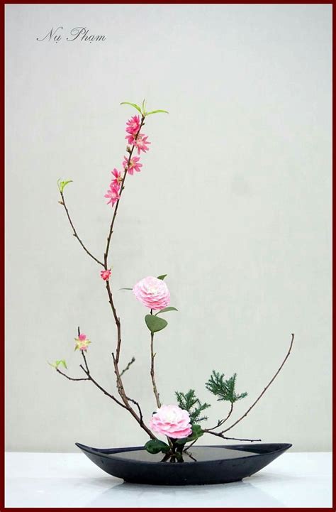 Ikebana Japanese Flower Arrangement | Ikebana flower arrangement, Modern flower arrangements ...